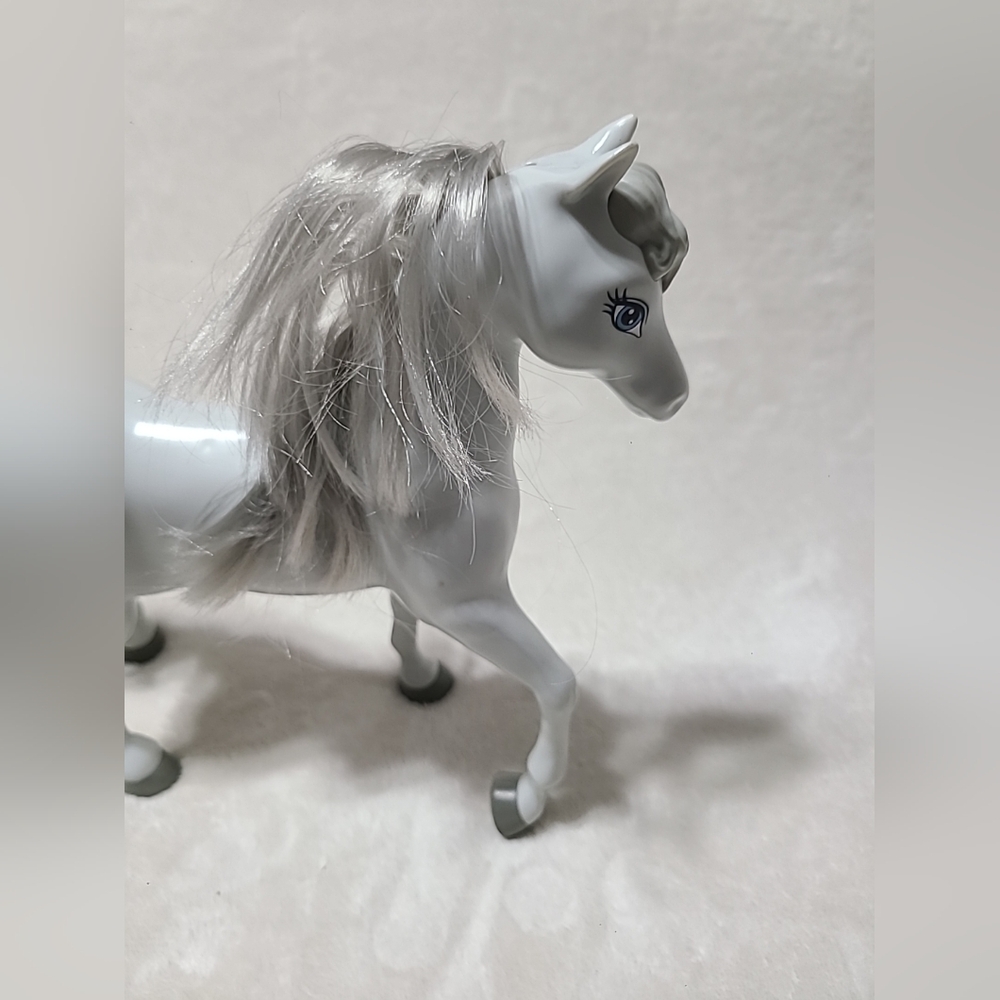 Mattel Gray Barbie Horse 2013  Blue Eyes Gray Hoofs - Picture 4 of 10
